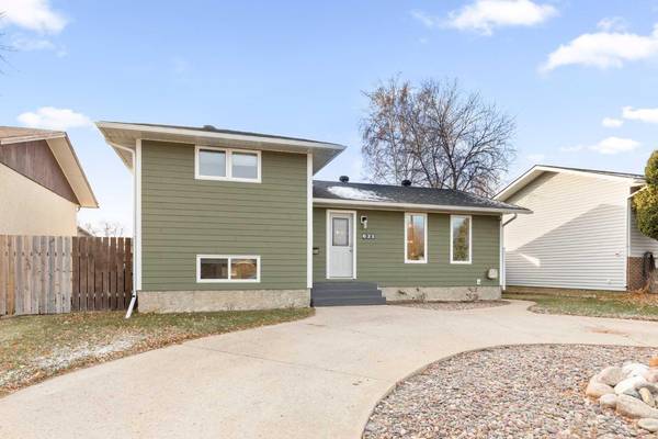 621 20 ST Northeast, Medicine Hat, AB T1C1H4