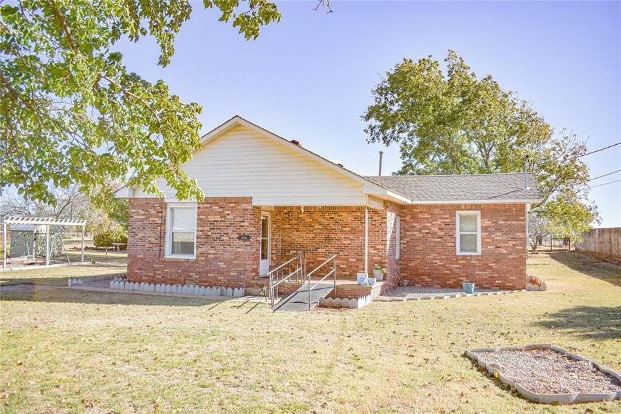 906 S Van Buren, Elk City, OK 73644