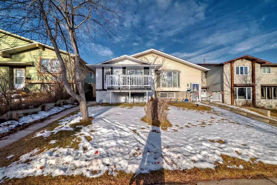 1180 Berkley DR NW, Calgary, AB T3K 1S7