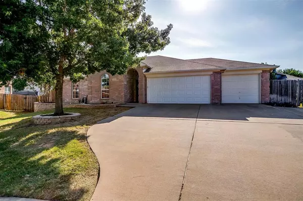 404 Hidden Trail Court, Burleson, TX 76028