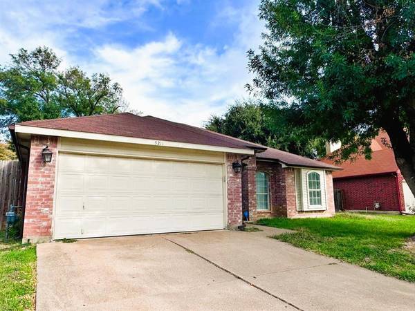 5211 Rio Bravo Drive, Arlington, TX 76017