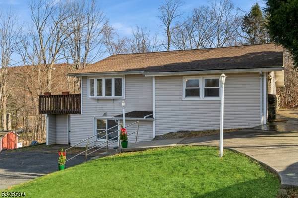 21 Center St, Hopatcong Boro, NJ 07874