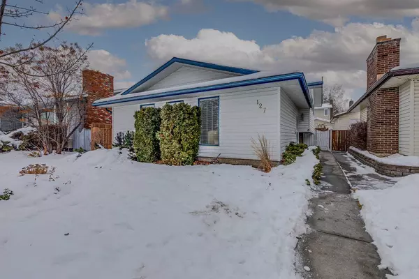 127 Bracewood RD Southwest, Calgary, AB T2W 3B9