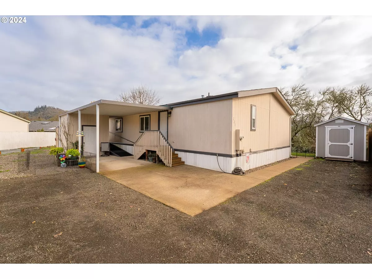 Roseburg, OR 97471,227 RIVER PLACE DR