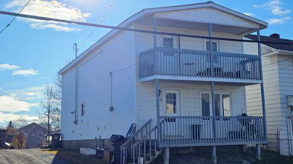 150-152 Regent ST, Hawkesbury, ON K6A 1E8