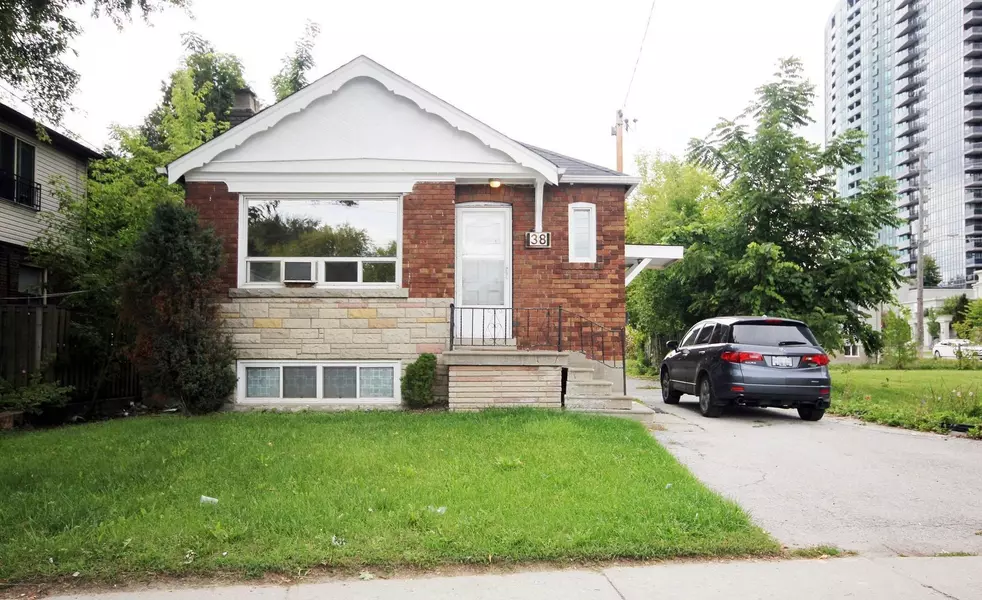 38 Finch AVE W, Toronto C07, ON M2N 2G9