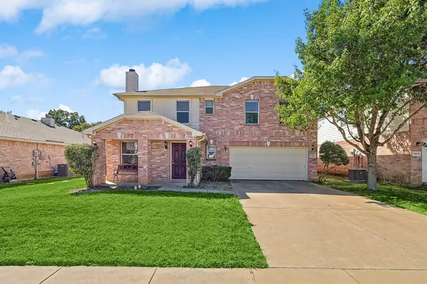 7976 Meadow View Trail, Fort Worth, TX 76120