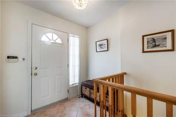 Guelph, ON N1G 4X7,82 WHITE PINE WAY