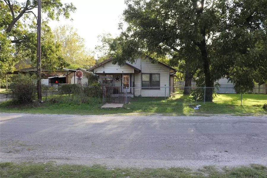 102 W Coke Street, Gorman, TX 76454