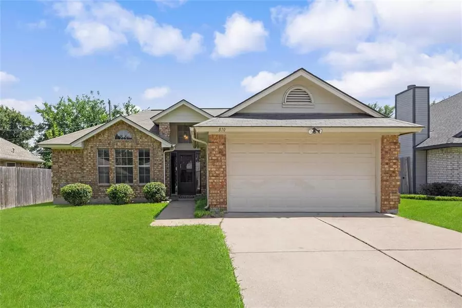 810 Castleview Drive, Arlington, TX 76001