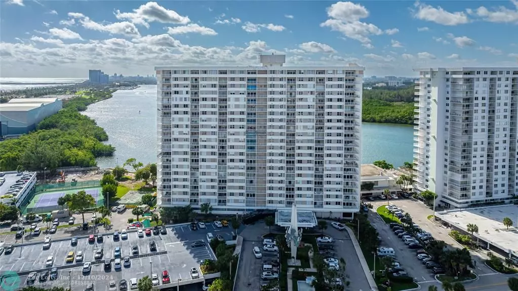 300 Bayview Dr  #206, Sunny Isles Beach, FL 33160