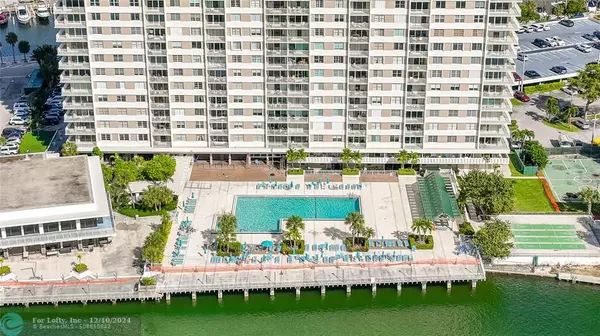 Sunny Isles Beach, FL 33160,300 Bayview Dr  #206