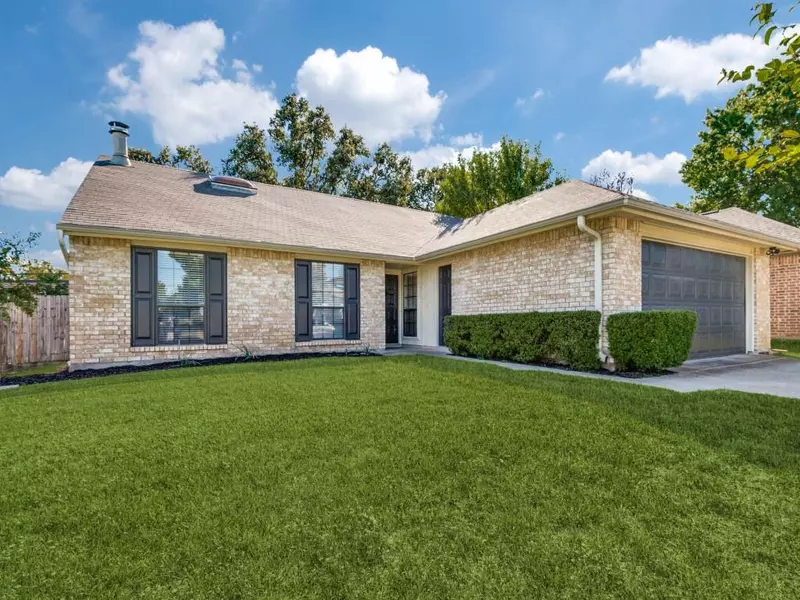 305 Westover Drive, Euless, TX 76039