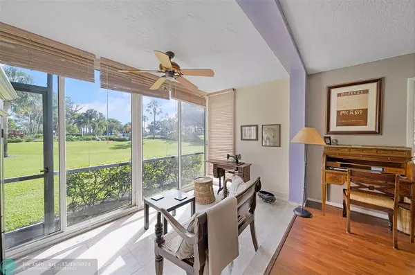 Pompano Beach, FL 33069,500 Oaks Ln  #111