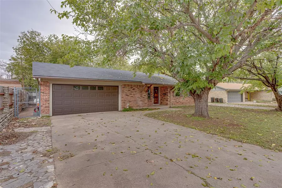 912 Penrod, Granbury, TX 76048