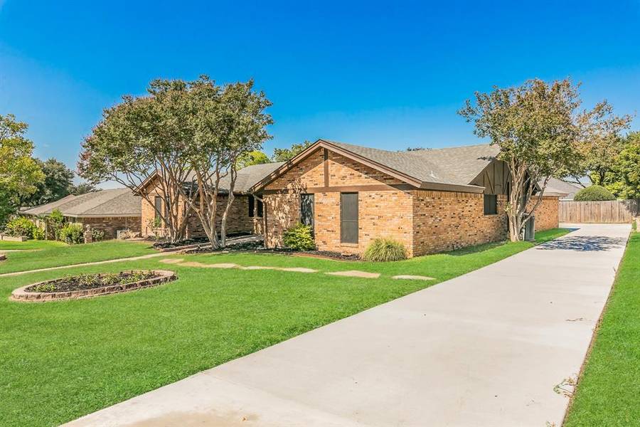 6529 Spring River Lane, North Richland Hills, TX 76180