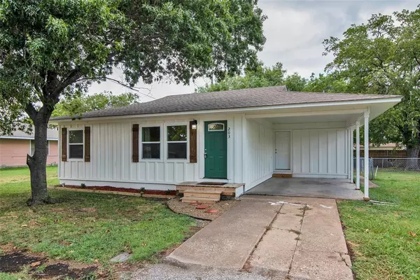 203 W Young Street, Howe, TX 75459