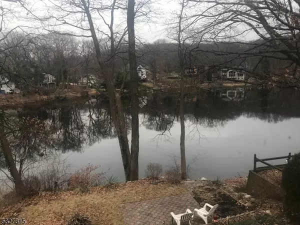 Kinnelon Boro, NJ 07405,18 Lakeside Trl