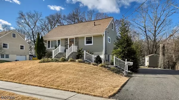 53 Rafkind Rd, Bloomingdale Boro, NJ 07403