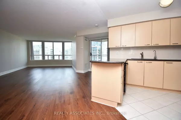 48 Suncrest BLVD #811, Markham, ON L3T 7Y6