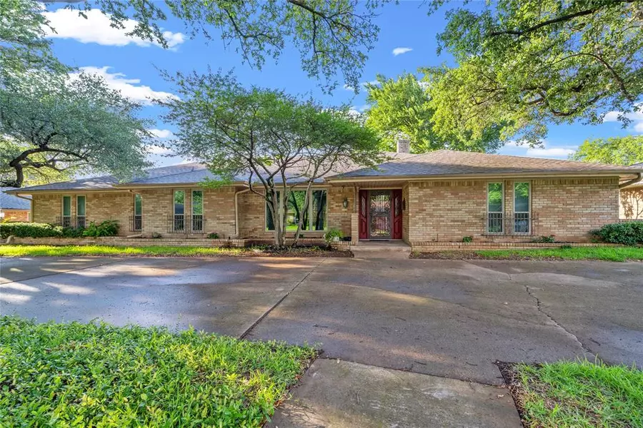 3863 Princess Lane, Dallas, TX 75229