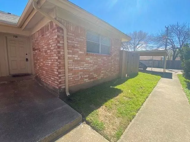 760 E Pecan Street, Hurst, TX 76053