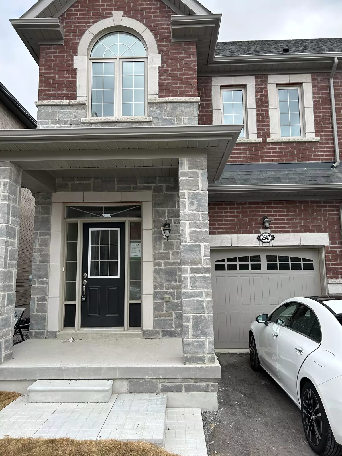 Pickering, ON L1X 0M6,2547 Hibiscus DR