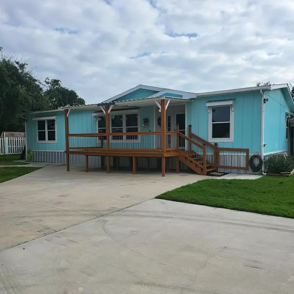 917 W Laurel St., Rockport, TX 78382