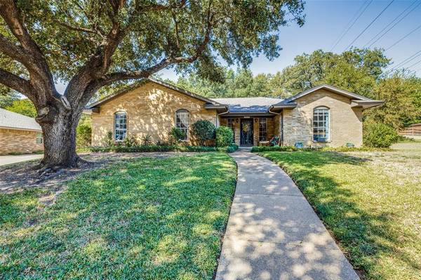 1820 Woodside Drive, Arlington, TX 76013