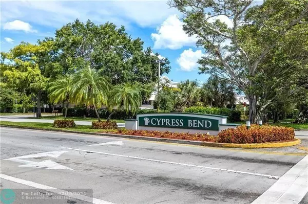 Pompano Beach, FL 33069,2200 S Cypress Bend Dr  #905