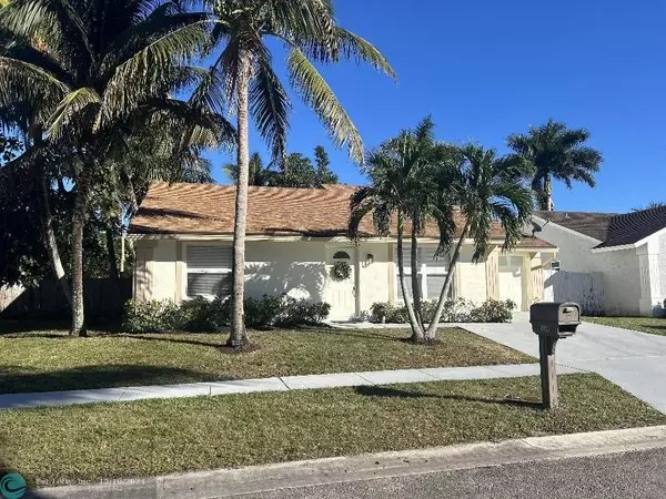 5604 Priscilla Ln, Lake Worth, FL 33463