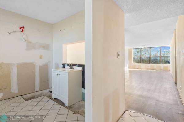 Coconut Creek, FL 33066,2767 Carambola Cir  #402