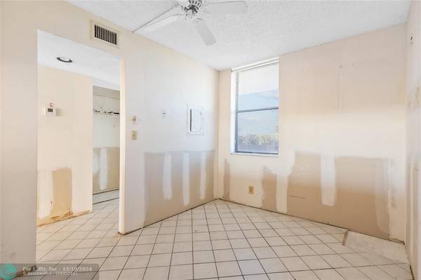 Coconut Creek, FL 33066,2767 Carambola Cir  #402