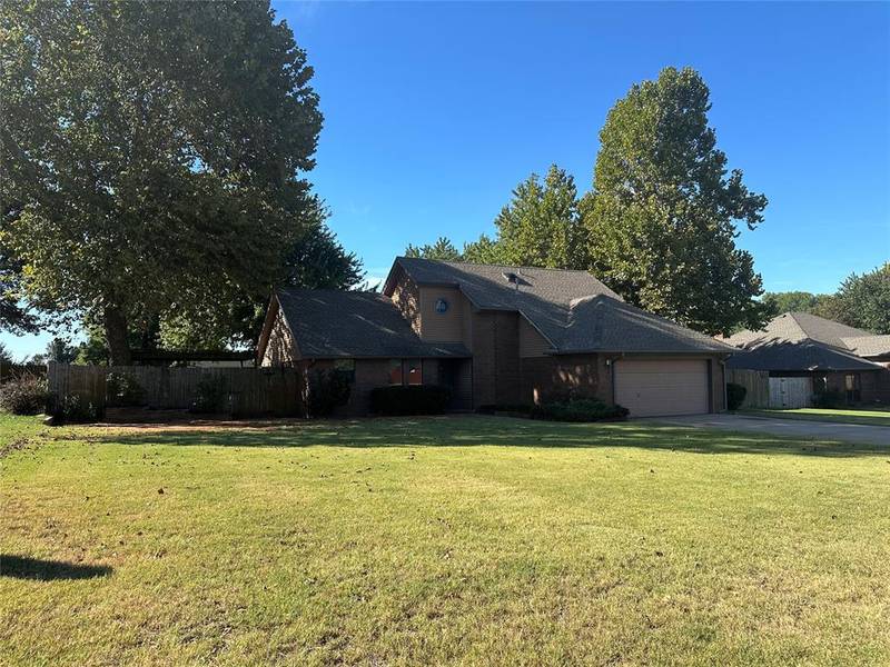 1516 E Persimmon Lane, Mustang, OK 73064