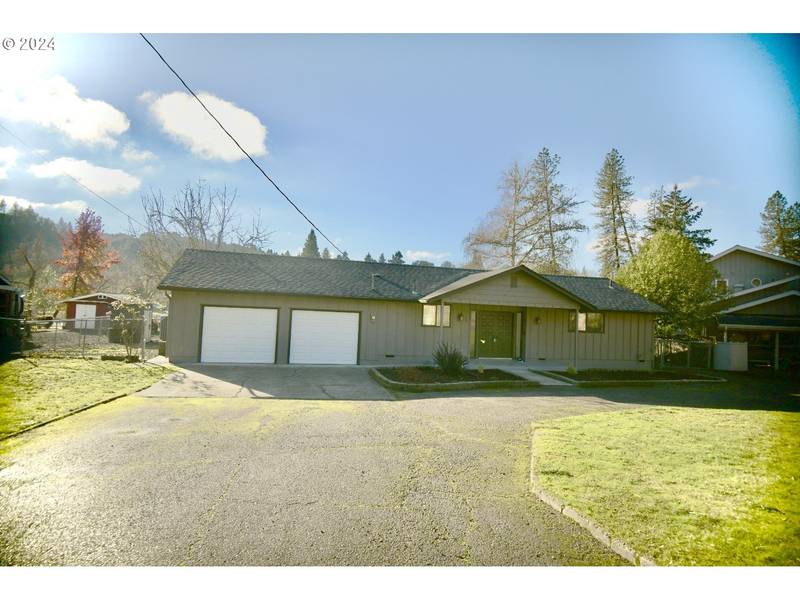 230 SINGING WATERS RD, Winchester, OR 97495