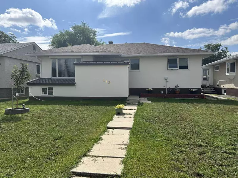 413 6 AVE West, Hanna, AB T0J 1P0