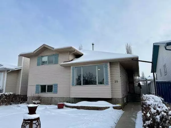 35 Edgington Ave, Red Deer, AB T4R 2L1