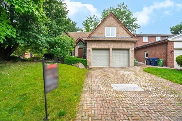 32 Riderwood DR, Toronto C12, ON M2L 2X3