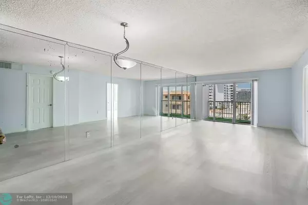 Miami Beach, FL 33141,6855 Abbott Ave  #504