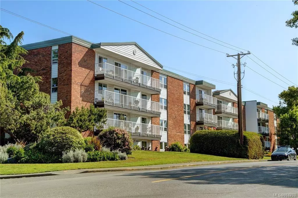 Victoria, BC V8X 3W6,900 Tolmie Ave #111