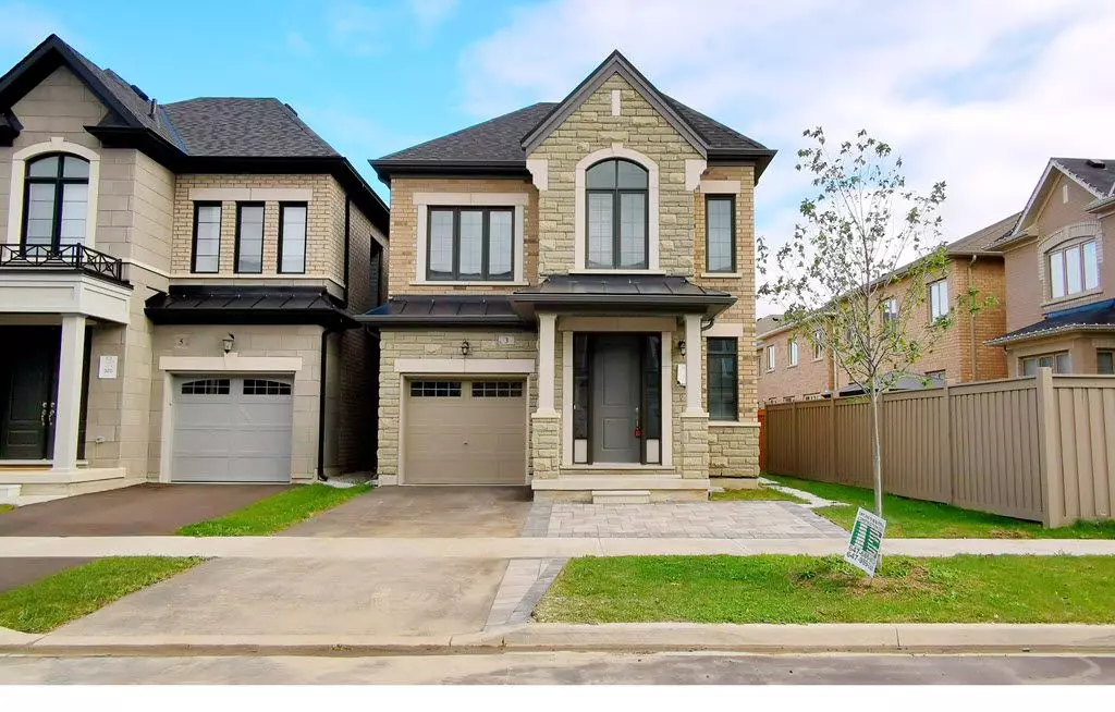 Brampton, ON L7A 5C5,3 Angelfish RD #UPPER