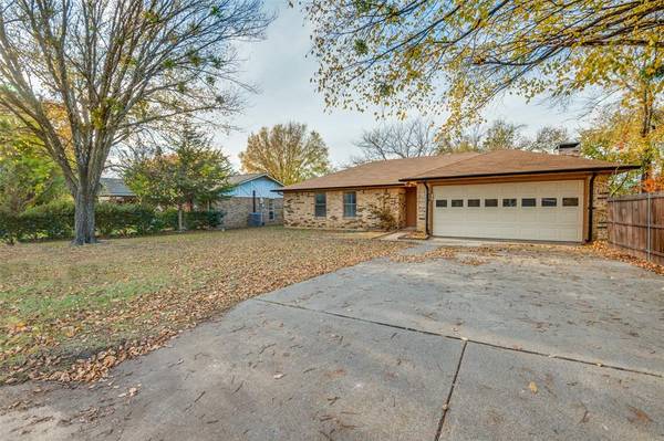 706 Green Pastures Drive, Cedar Hill, TX 75104