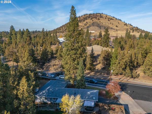 1385 NE BEAR CREEK RD, Bend, OR 97701