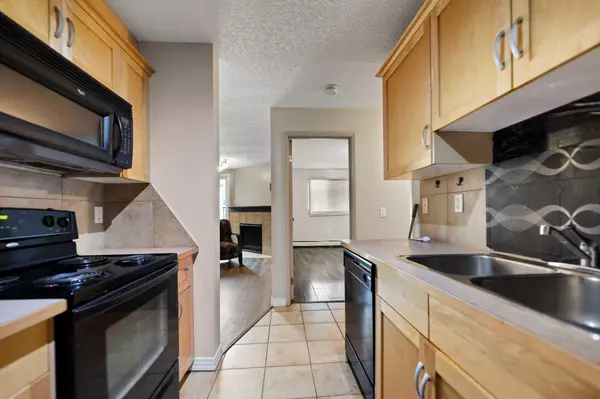 Calgary, AB T2W 5H1,13045 6 ST SW #1108