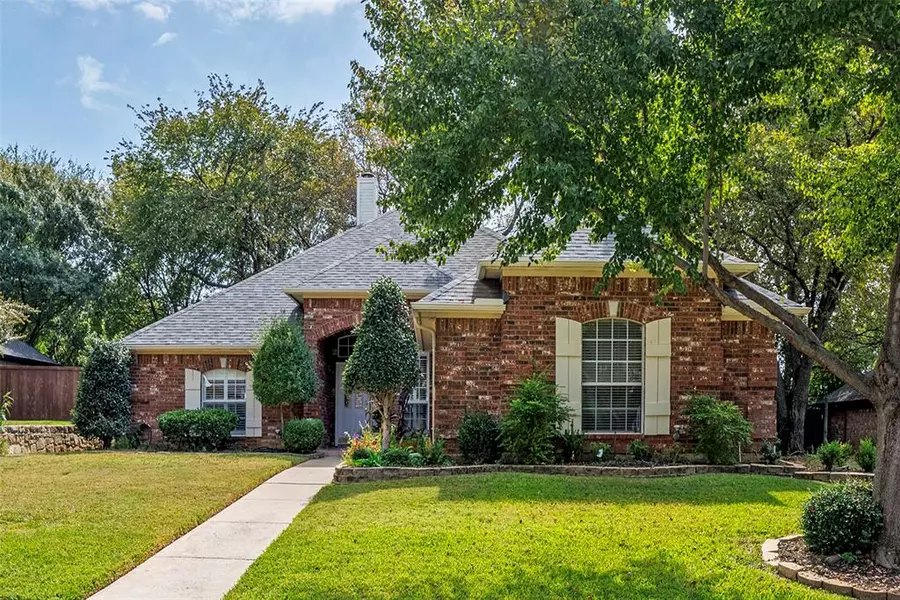 912 Carousel Drive, Bedford, TX 76021