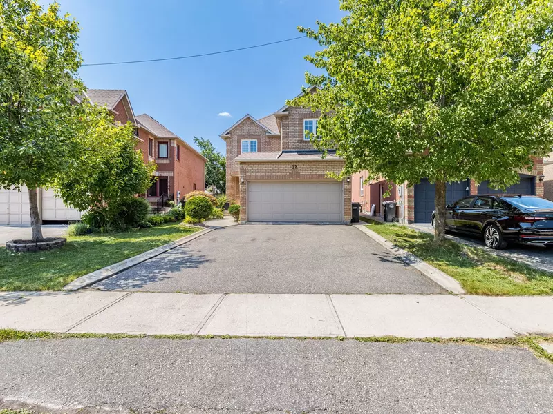 32 Creekwood DR, Brampton, ON L7A 1J3