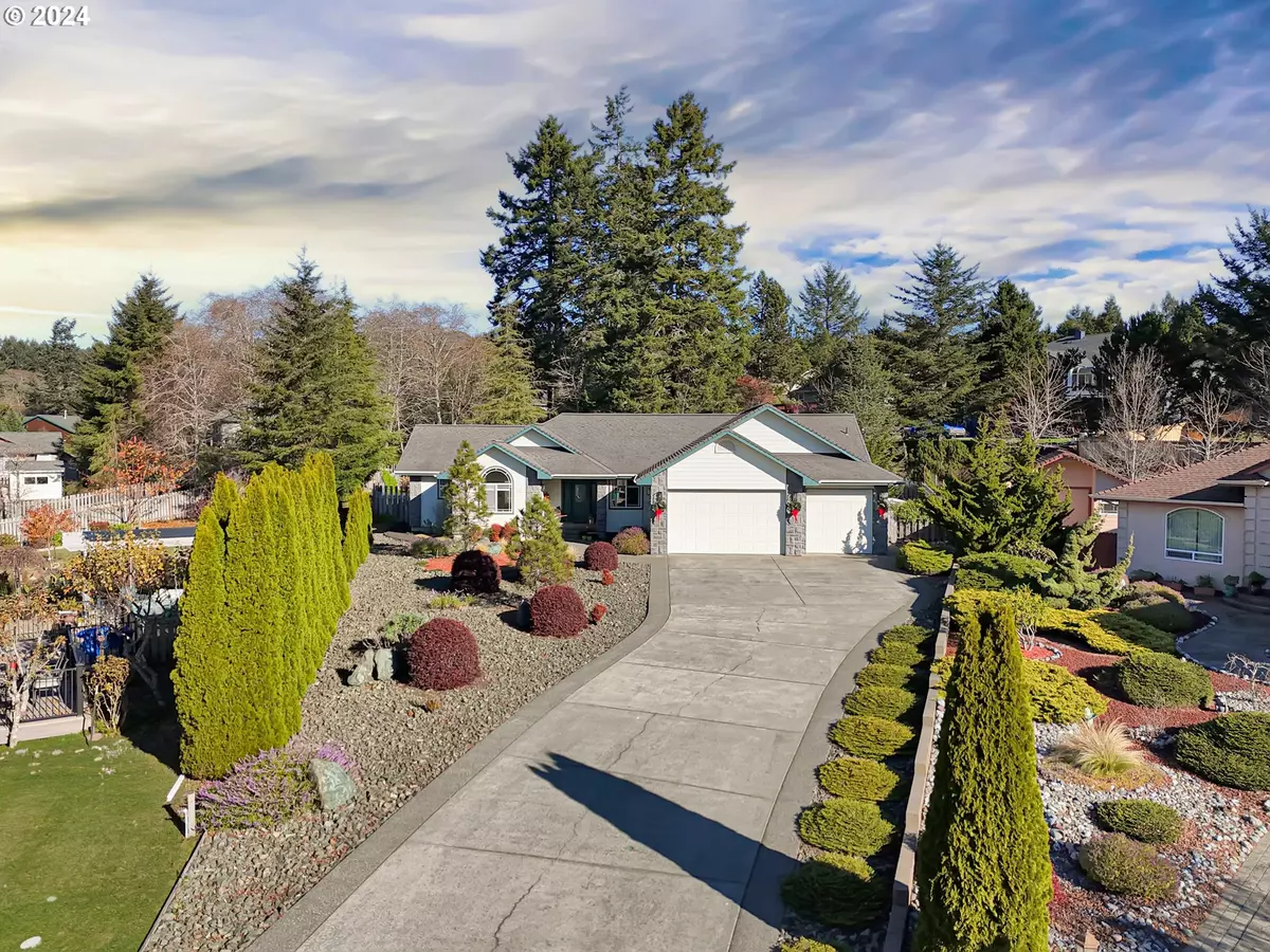 Brookings, OR 97415,917 TIMBERLINE DR