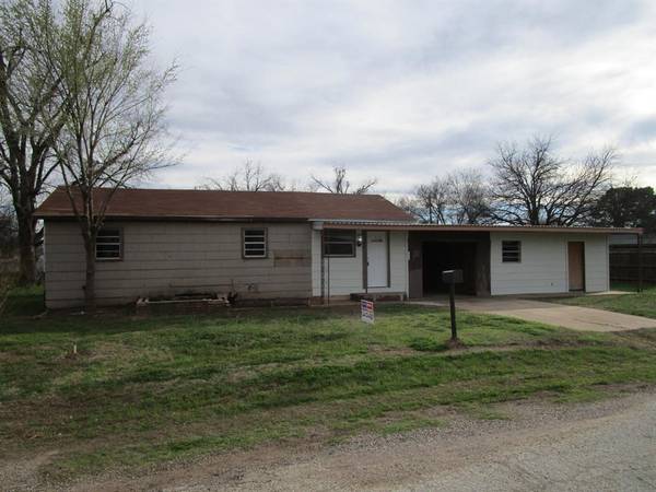 907 SE 2nd Street, Knox City, TX 79529