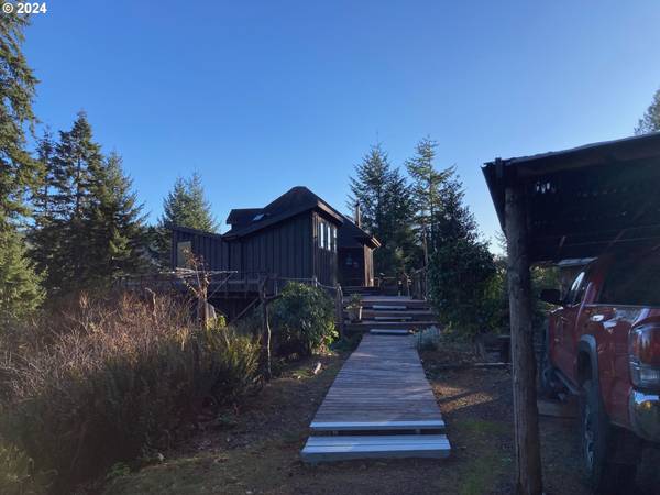 66752 METTMAN CREEK RD, North Bend, OR 97459