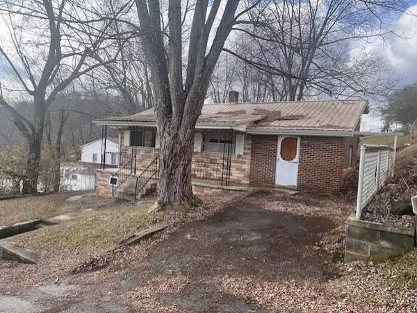 131 RUSSELL STREET, North Tazewell, VA 24630